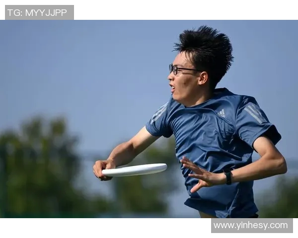 广州飞盘队在极限运动联赛中的团队协作表现分析与点评