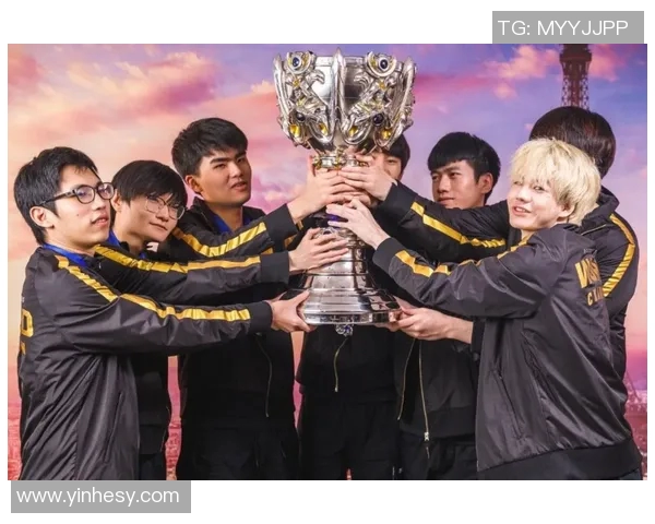 FPX在世界冠军杯积分榜中以71分稳居第一位置展现强劲实力